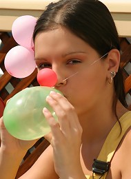 Sweeteva Playing With Balloons In The Garden Teen Porn Pix